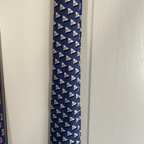 Vineyard Vines Ties - Picture 5 of 7